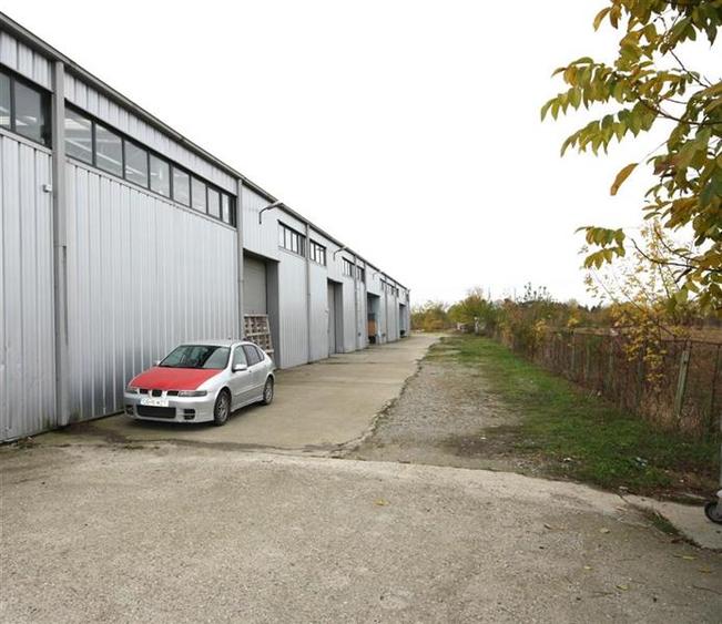 Proprietate pozitie exceptionala, teren 10,000 mp, deschidere DN1 36 ml, hala, b