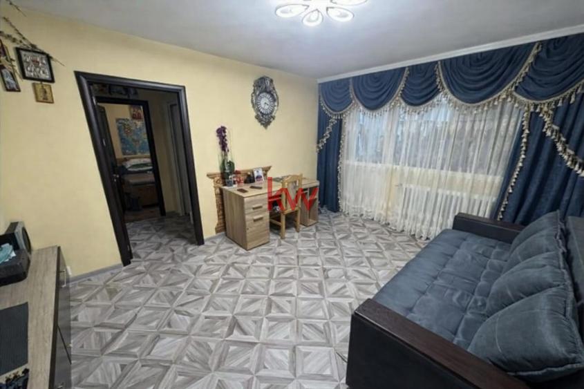 Apartament cu 2 camere semidecomandate in Pod de Piatra, et.1