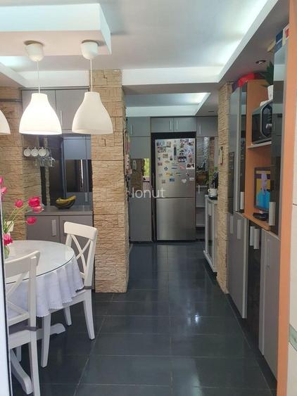 Vând apartament cu 3 camere decomandat Valea Roșie - 4