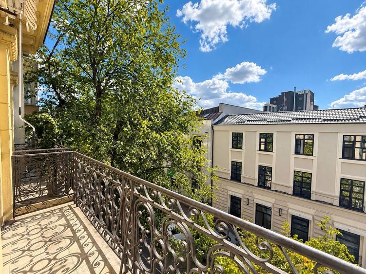 Apartament interbelic cu șemineu și balcon | Lângă Parcul Cișmigiu
