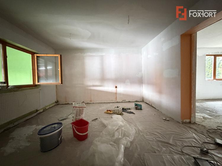 Spatiu comercial cu 5 incaperi, vad excelent, in zona Lipovei
