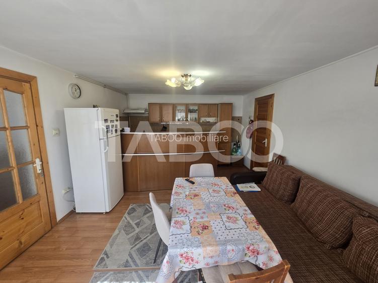 Apartament 2 camere de vanzare la casa 77mp curte si pivnita Sub Arini - 3