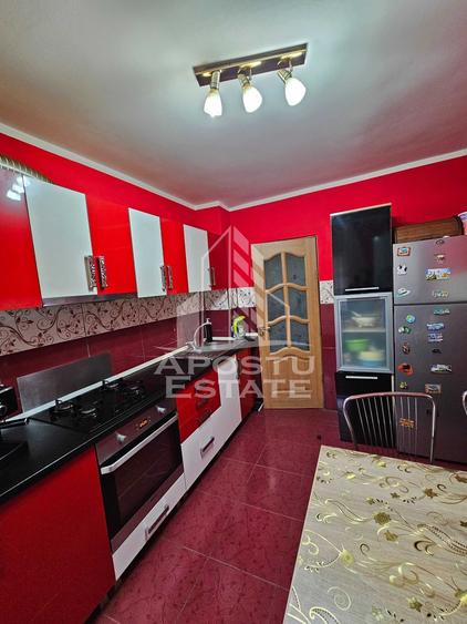 Apartament cu 3 camere,2 bai,semidecomadat,centrala proprie, Girocului
