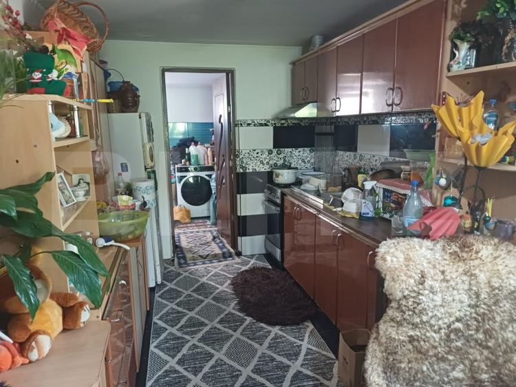 Casă de locuit si spatiu comercial, teren 7300 mp, Hreatca, com. Vulturesti