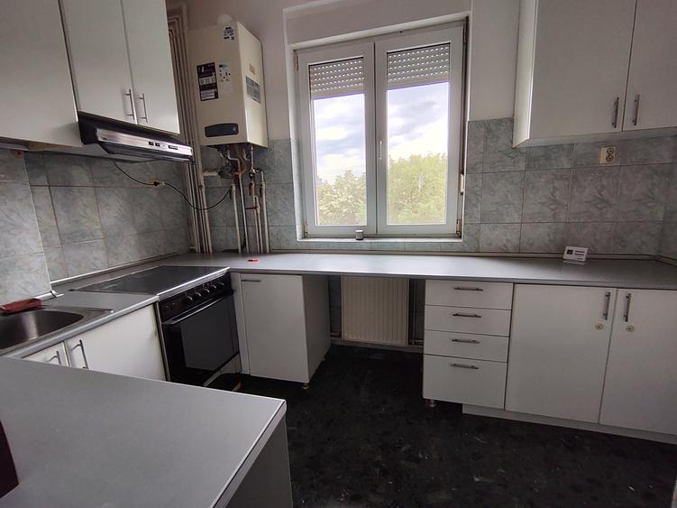 Bucurestii Noi, metrou, apartament cu 3 camere decomandate, spatios 80 mp