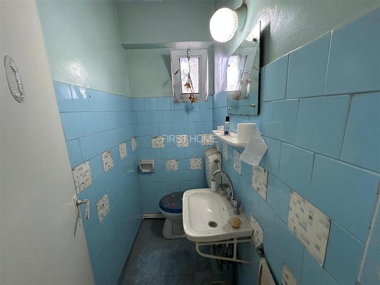 Apartament cu 4 camere de vanzare, zona Teatru
