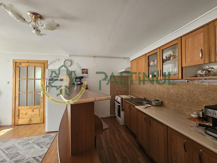 Apartament 3 camere de vanzare, zona centrala, langa Parcul Sub Arini