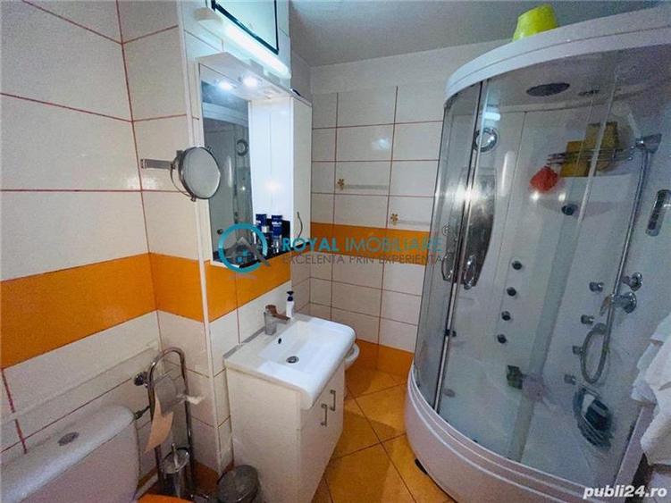 Royal Imobiliare - Vanzare apartament 3 camere, zona Malu Rosu