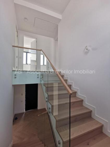 Proprietate exclusivista pe lacul Snagov 490000 euro / Chirie 2500 eu/luna - 35