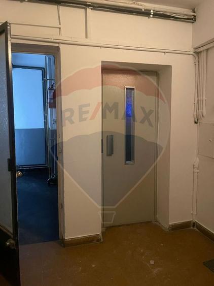 Garsonieră spațioasă - Piața Romană, vedere spre ASE, disponibila acum