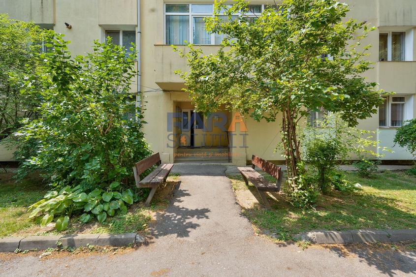 Apartament cu 3 camere, două băi, 77 mp
