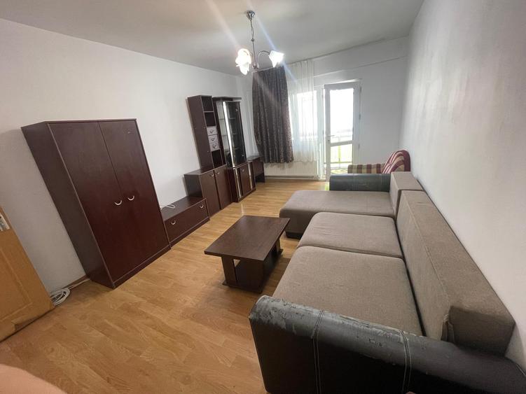 Apartament cu 3 camere decomandat, etaj 7/10, zona Mircea cel Batran