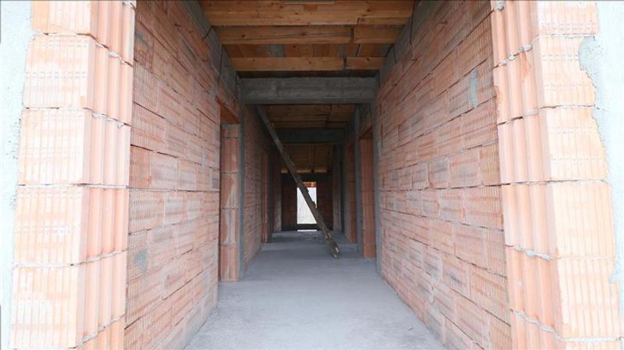 Casa cu 8 camere, 900 mp teren, la rosu in Rediu
