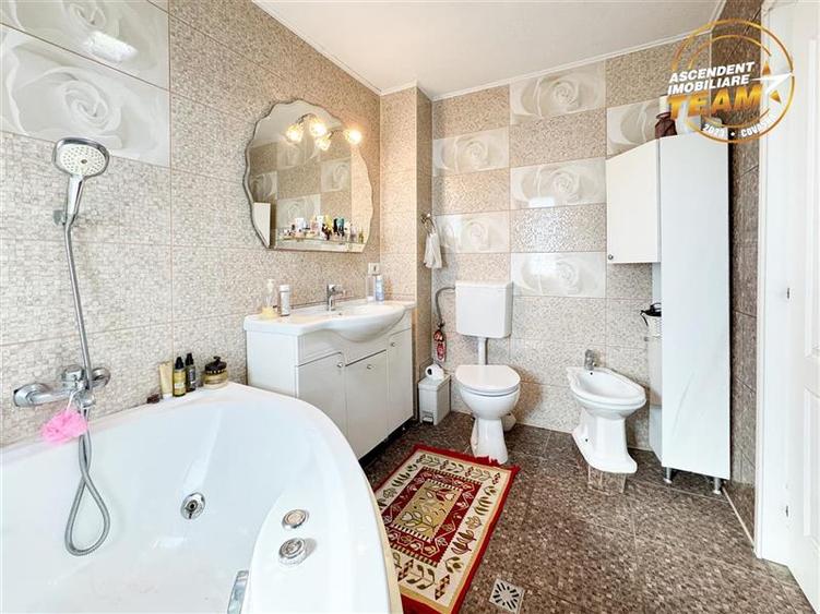 Casa primitoare si apreciabila, areal cu liniste, gradina frumoasa, Sancraiu,Sza