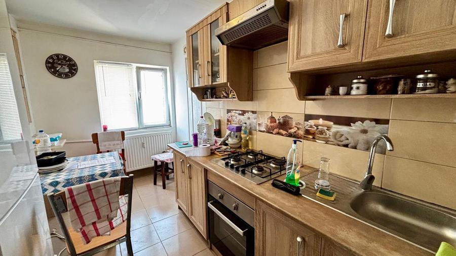 VANZARE APARTAMENT 3 CAMERE - DECOMANDAT - 2 BAI MIHAI BRAVU, PLOIESTI