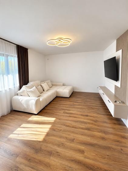 Casa de inchiriat cu 4 camere, complet mobilata, terasa si balcon