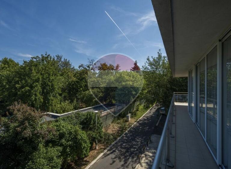 Apartament de 4 camere Primăverii /finisaje premium/ vedere Lac Bordei