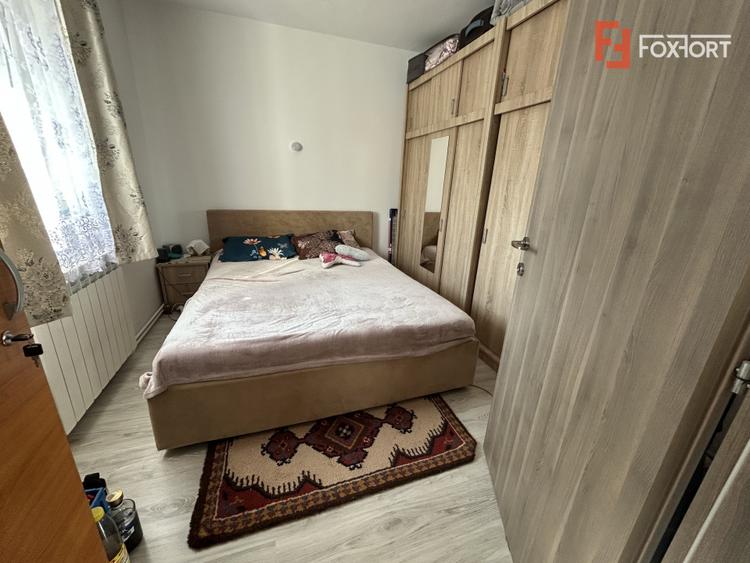 Apartament de vanzare cu 3 camere, la parter - zona Sag