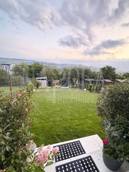 Casa 5 camere de vanzare in Floresti