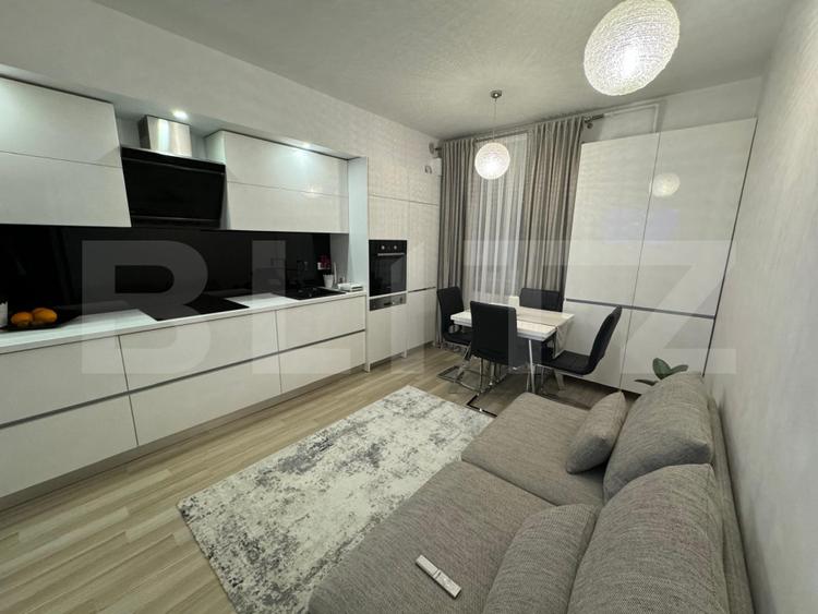 Apartament de vânzare, cu 3 camere, mobilat și utilat