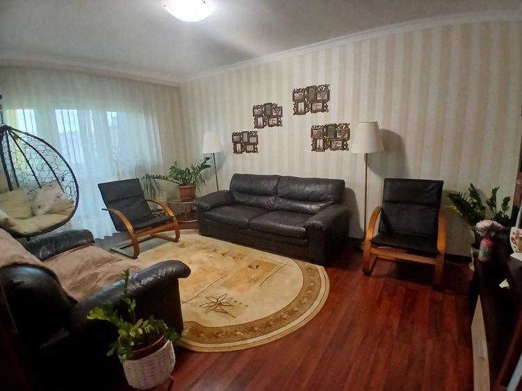 Apartament Luminos 4 Camere. Decomandat. Zona Universitatea Spiru Haret.