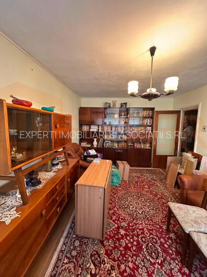 Apartament 4 camere de vânzare în Poarta 6, etaj intermediar - 2