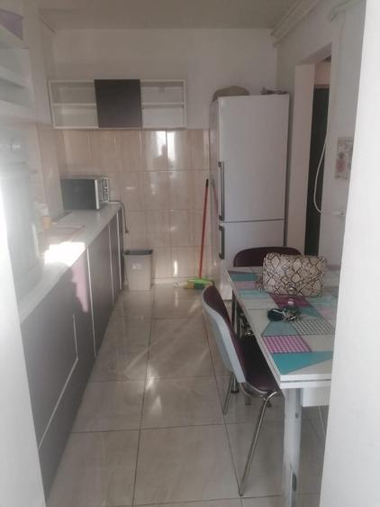 Ofer spre vanzare apartament 3 canere zona centrala