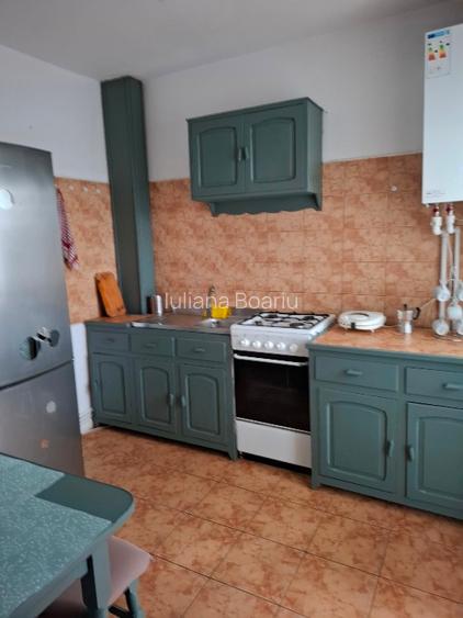 Inchiriez apart. 3 camere - 4