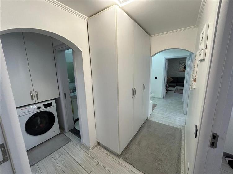 Apartament cu 3 camere de vanzare, zona Comisia Centrala