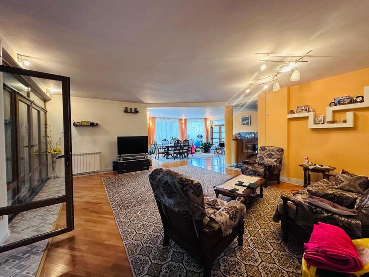 Casă de vânzare – 6 camere – Str. Dărmănești, Piatra Neamț