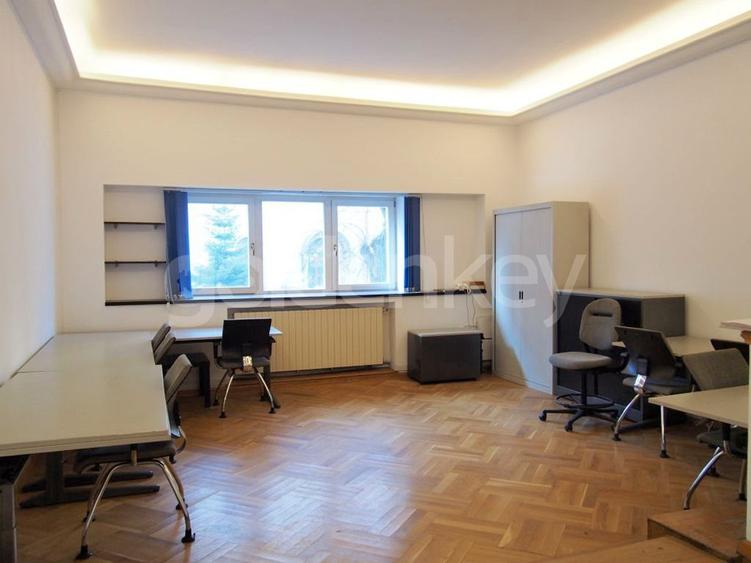 Vila impozanta cu 15 camere, 700mp utili - perfecta pentru birouri
