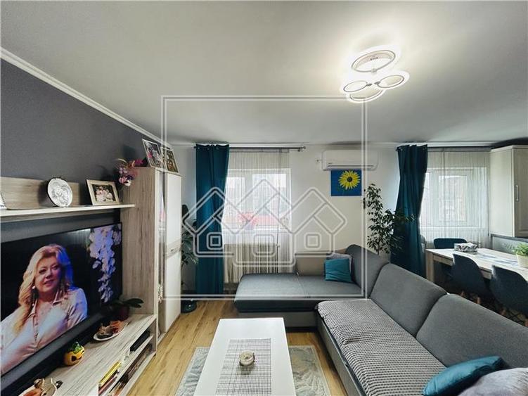 Ap cu 3 camere, 81 mp utili, tip mansarda, Zona Cedonia