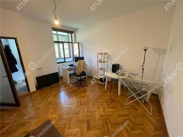 Apartament 2 camere balcon garaj curte libera zona ultracentrala Sibiu