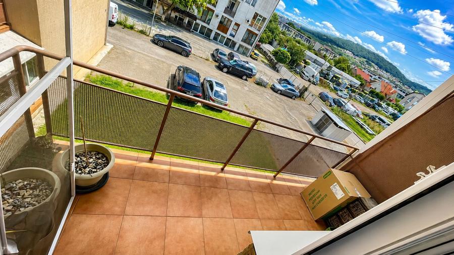 Apartament Modern De Vanzare | 2 Dormitoare | Parcare | Balcon x 2 | Etaj 2/3