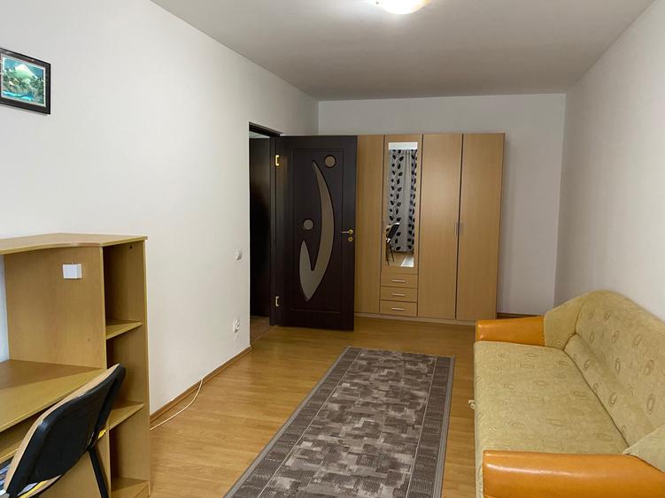 Apartament 2 camere Floresti, zona Florilor, decomandat, cu parcare