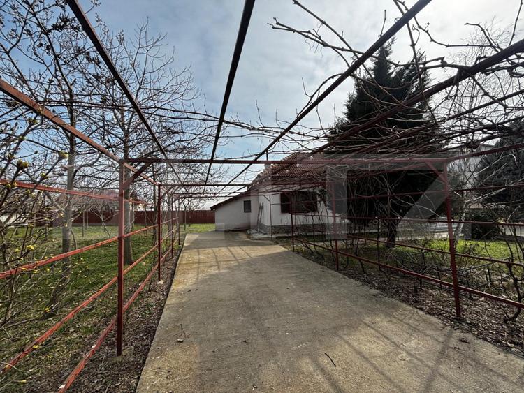 Casă parter nelocuită, terasă 50 mp, teren 647 mp, Preajba-zona Damila