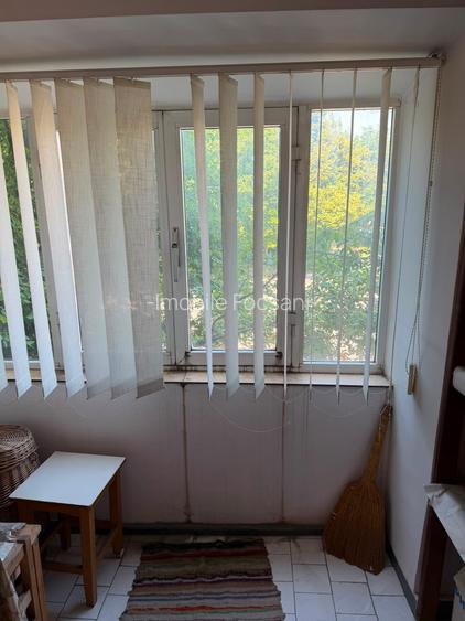 De VÂNZARE: Apartament e cu 3 camere, Decomandat – Etaj 1/3 - 18