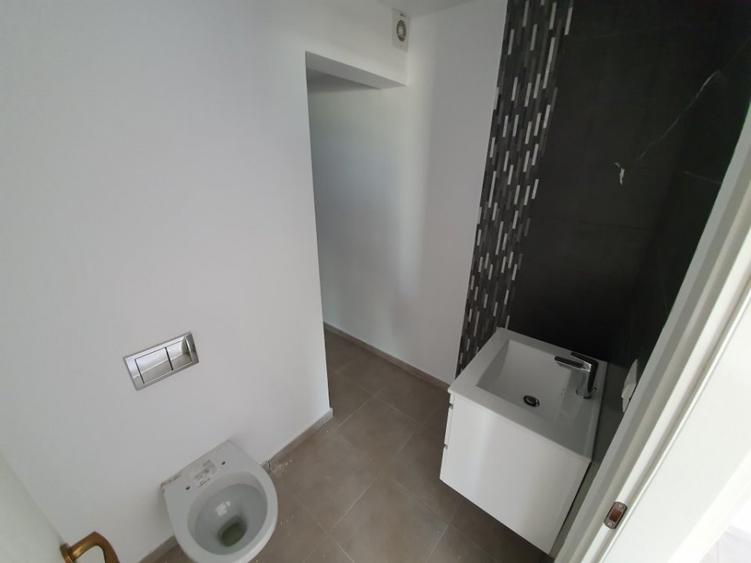 Proprietar - Single 4 camere, 330 mp curte compacta, living 40 mp