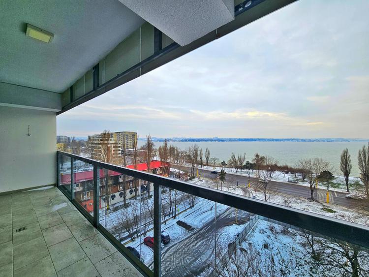Apartament mare recompartimentat in doua spatii locative