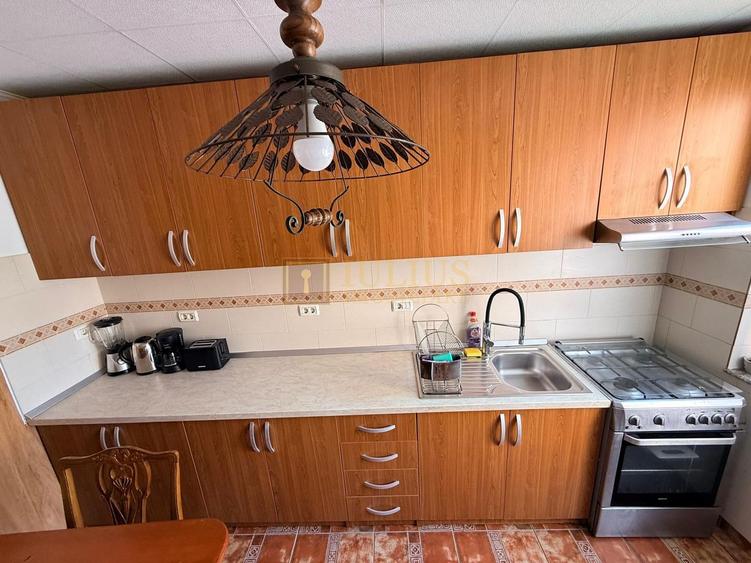 2 camere| curte comuna cu 3 apartamente| centrala proprie| zona aradului|