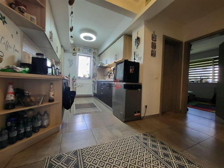 3 CAMERE DECOMANDAT + 2 PARCARI + 30MP CURTE IN PROPRIETATE
