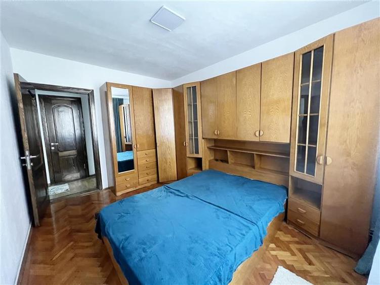 Apartament 3 camere decomandat etaj intermediar, zona Garii