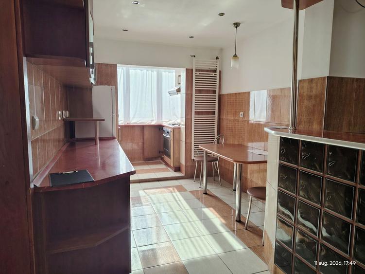Închiriez 2 camere Str. Onestilor. Pret 300 euro. Comision 50%.