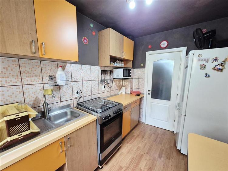 Apartament cu 3 camere zona Podu Ros - 8