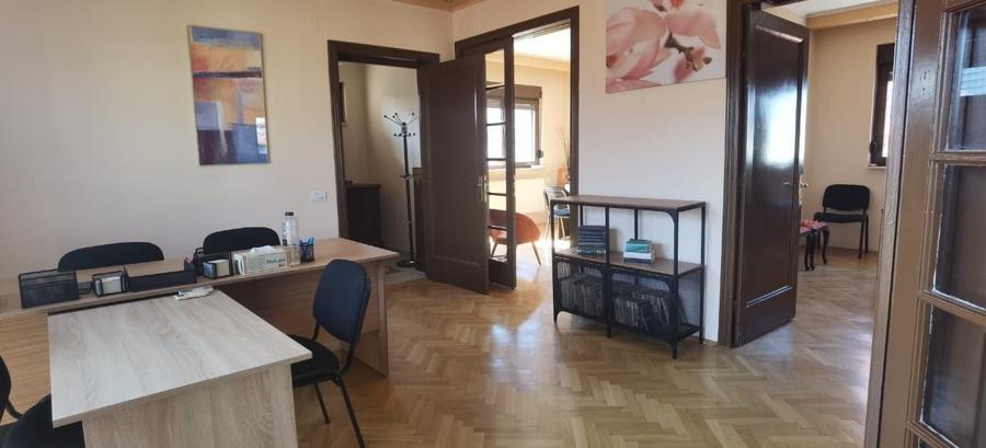 Cașin, Apartament 5 camere, renovat recent, birouri