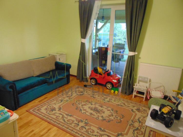 Casa individuala. 5 dormitoare. 4 bai.