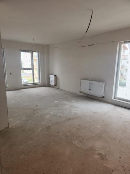 Apartament de 3 camere, semifinisat, 67 mp, balcon 4mp, parcare, zona Cetatii