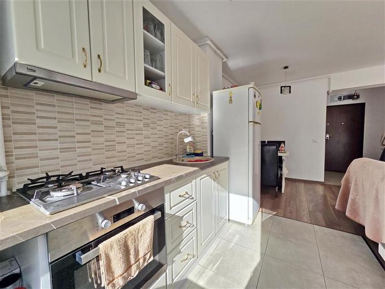 Apartament doua camere si boxa de vanzare in Top City Tractorul