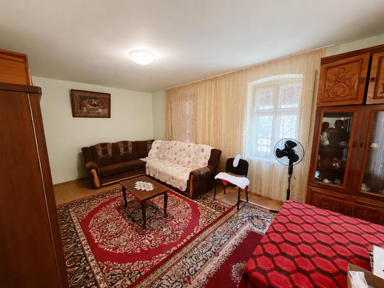Casă 90 mp, teren de 2.174 mp, zona Coșoveni