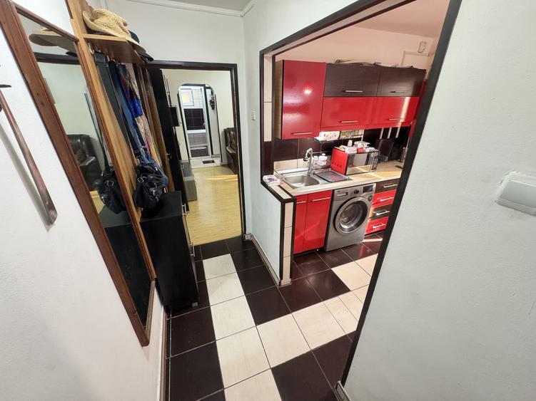 Apartament 2 camere zona Poarta 6 cu Centrala